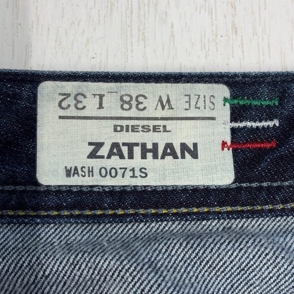 Diesel Zathan 38 x 32 Blue Jeans Lightly Distressed - Picture 3 of 9